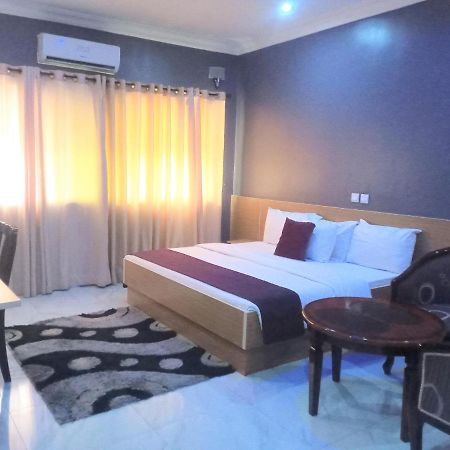 Fawzy Hotel Ibadan Exterior foto