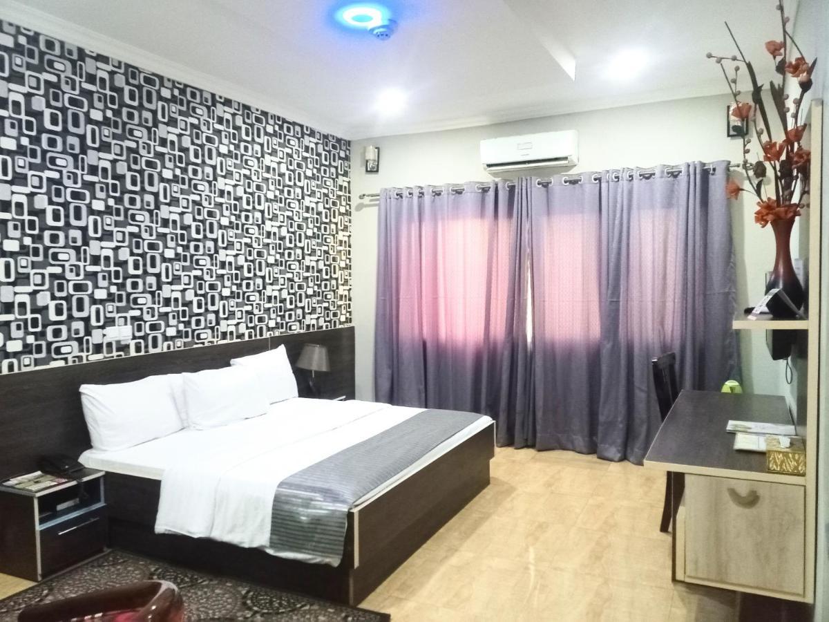 Fawzy Hotel Ibadan Exterior foto