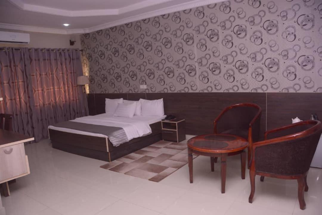 Fawzy Hotel Ibadan Exterior foto