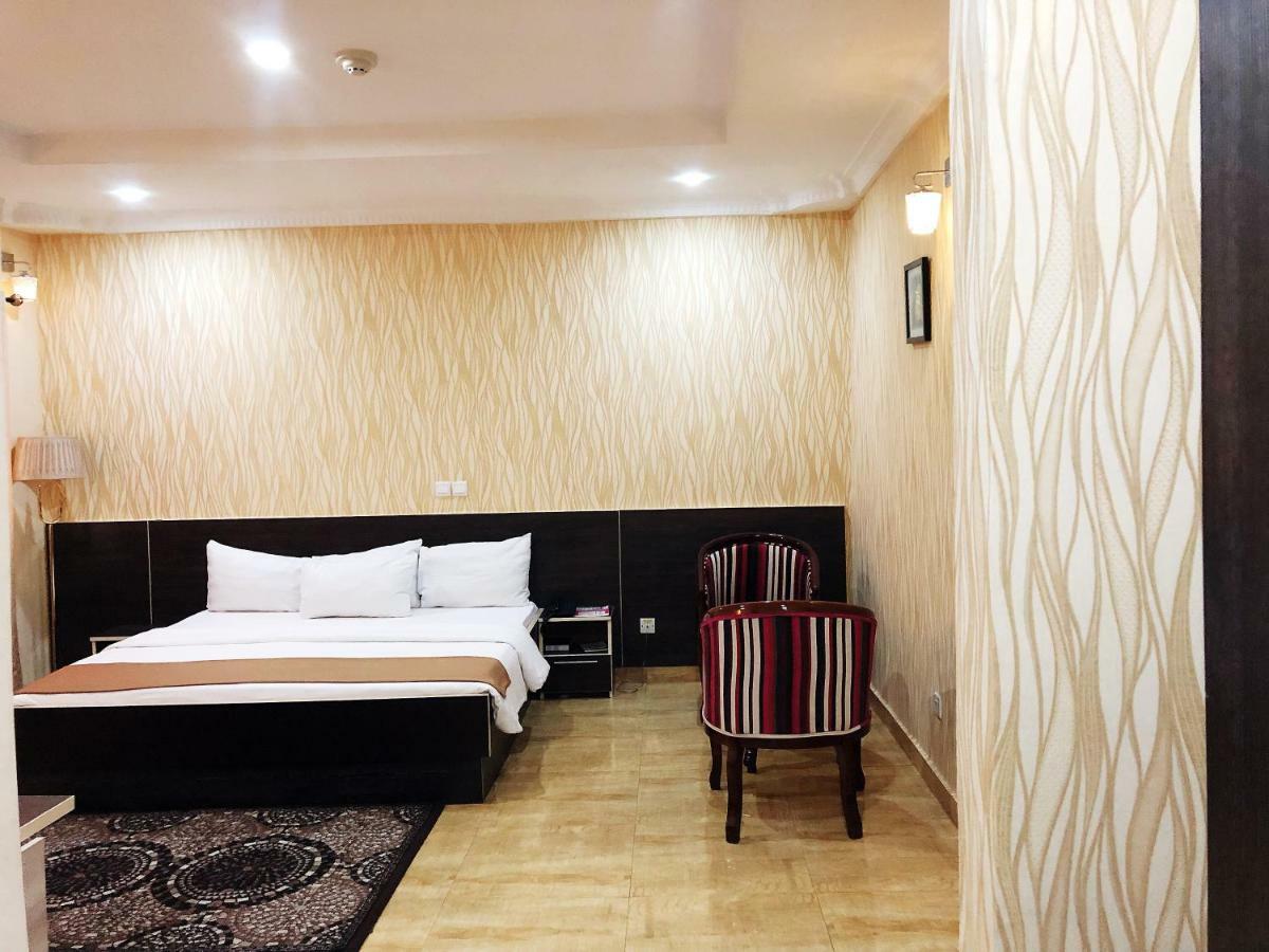 Fawzy Hotel Ibadan Exterior foto